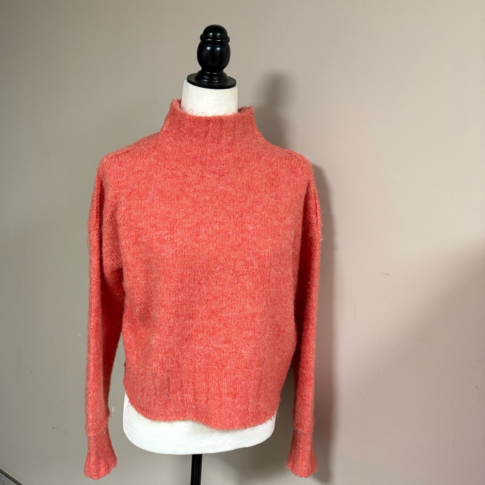 NWT Lyla & Luxe Coral Aggie Mock-neck Sweater